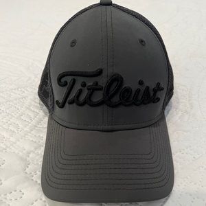 Titleist By new era Pro V1 Golf Hat Navy Hat Size M/L closet Back Cap